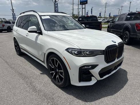 Used 2022 BMW X7 xDrive40i w/ M Sport Package AWD/4WD image 3
