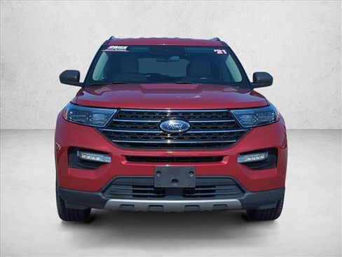 Used 2021 Ford Explorer XLT w/ Equipment Group 202A RWD image 2
