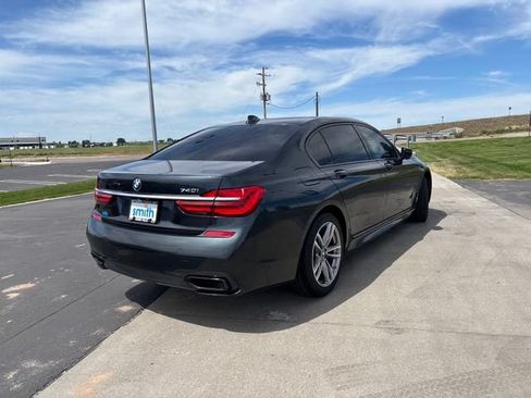 Used 2016 BMW 740i w/ Executive Package 2 RWD image 3