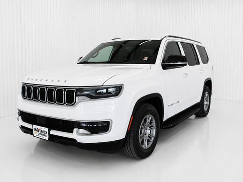 Used 2024 Jeep Wagoneer 4WD image 1