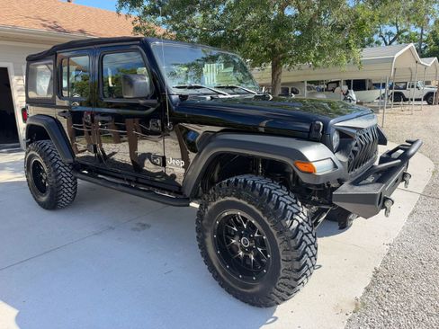 Used 2018 Jeep Wrangler Unlimited Sport image 2
