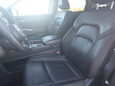 Certified 2025 Nissan Pathfinder SL image 5