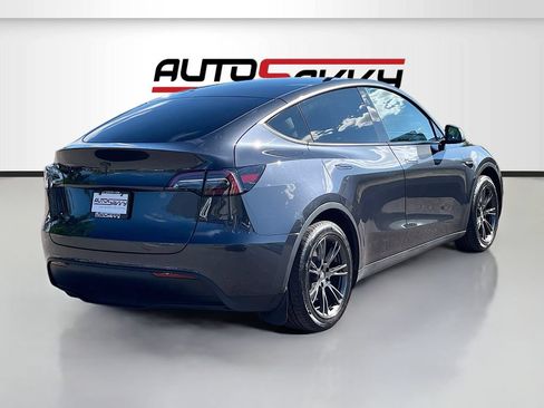 Used 2025 Tesla Model Y Long Range AWD/4WD image 7