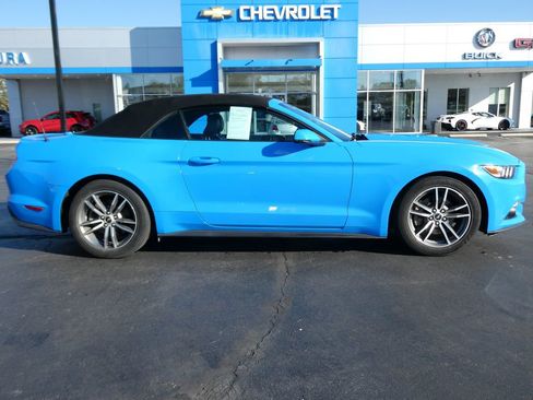 Used 2017 Ford Mustang Premium image 4