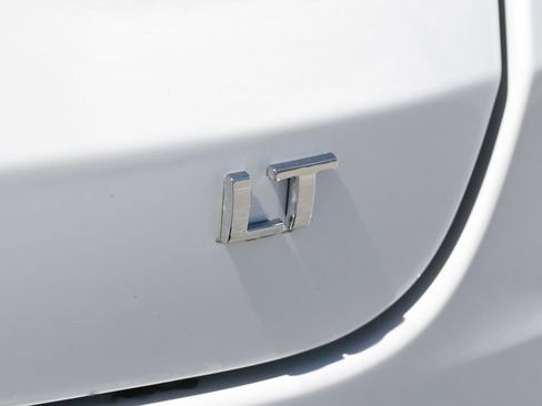 Used 2026 Chevrolet Trax LT w/ Sunroof Package FWD image 13