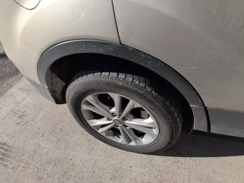 Used 2017 Ford Escape SE w/ Equipment Group 201A image 9