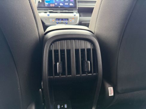 Used 2025 Hyundai Kona SEL image 24