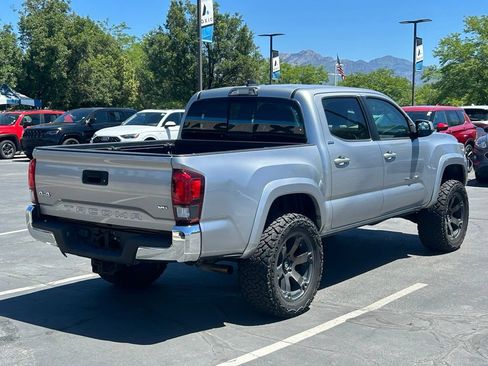 Used 2018 Toyota Tacoma SR5 AWD/4WD image 4
