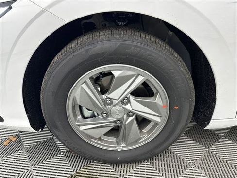 New 2026 Hyundai Elantra SE FWD image 11