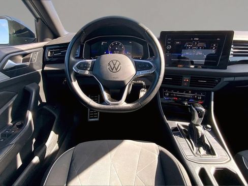 Certified 2025 Volkswagen Jetta Sport FWD image 5