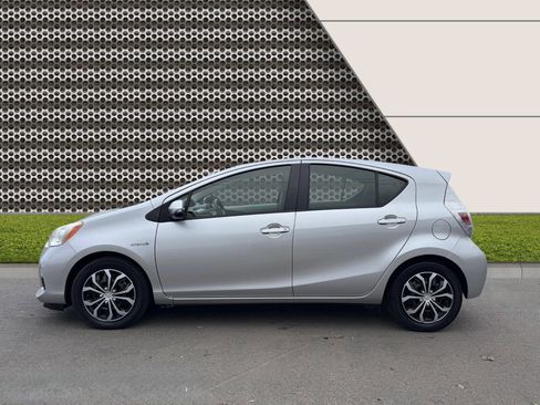 Used 2014 Toyota Prius C Two image 5