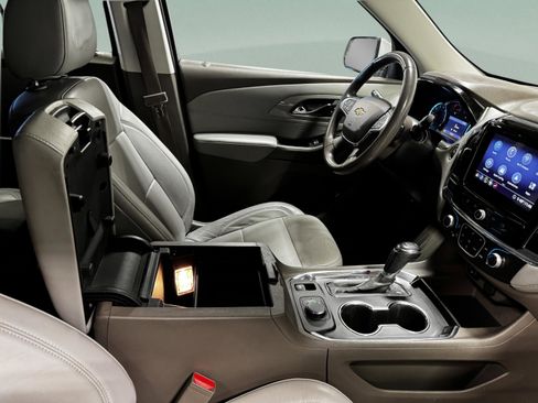 Used 2020 Chevrolet Traverse LT w/ Driver Confidence II Package image 24