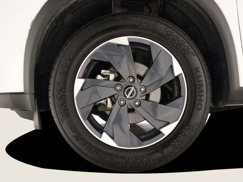 Used 2025 Nissan Rogue SV AWD/4WD image 9