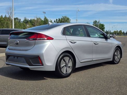 Used 2022 Hyundai Ioniq SE FWD image 5