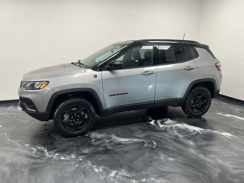 Used 2024 Jeep Compass Trailhawk image 19