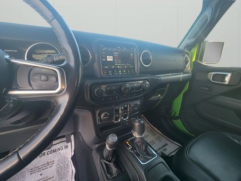 Used 2019 Jeep Wrangler Unlimited Sahara image 18