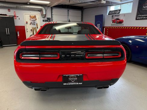 Used 2016 Dodge Challenger R/T RWD image 5
