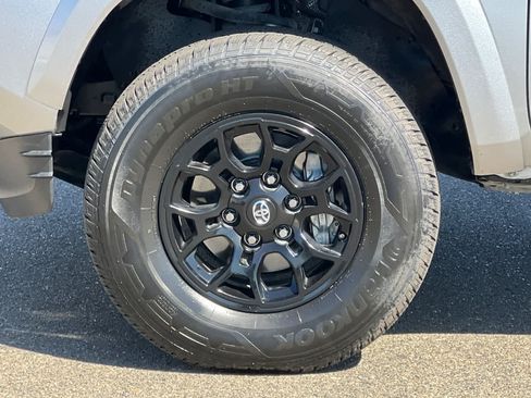 Certified 2022 Toyota Tacoma SR5 RWD image 28