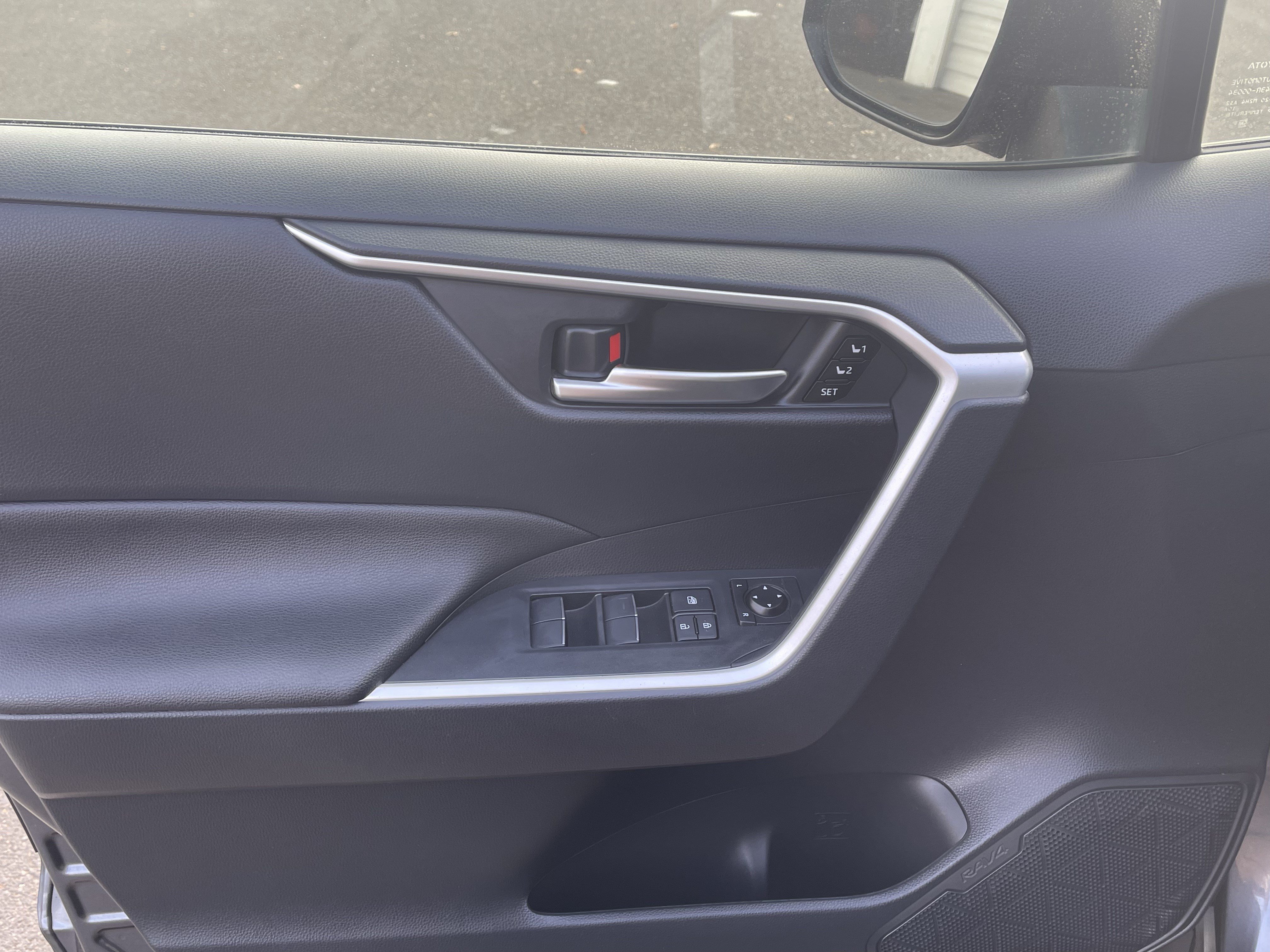 Used 2020 Toyota RAV4 XLE Premium AWD/4WD image 18