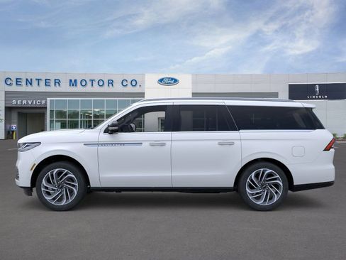 New 2025 Lincoln Navigator L Reserve image 3