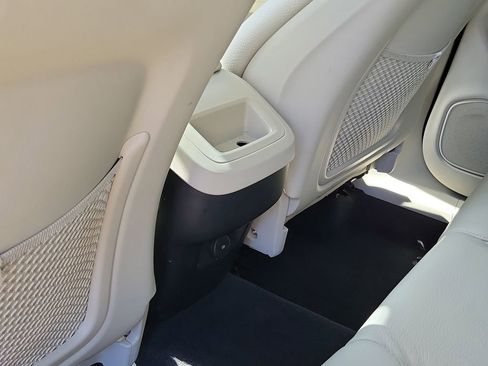 Used 2023 Volvo XC60 B5 Plus image 16