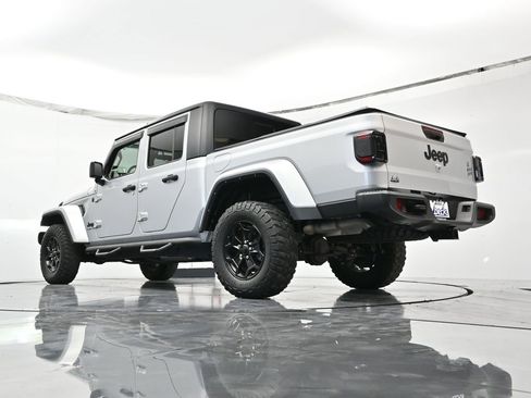 Used 2022 Jeep Gladiator Willys image 41