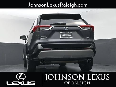 Used 2022 Toyota RAV4 XSE AWD/4WD image 18