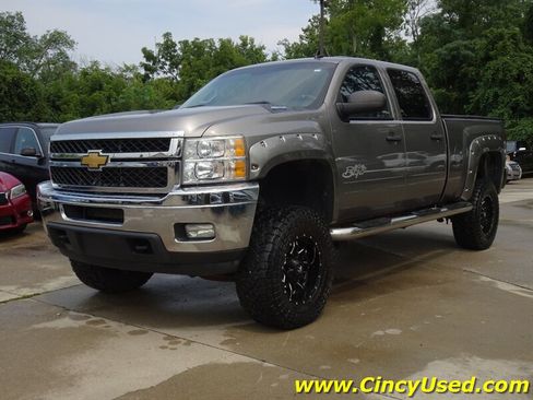 Used 2013 Chevrolet Silverado 2500 LT w/ Interior Plus Package AWD/4WD image 3
