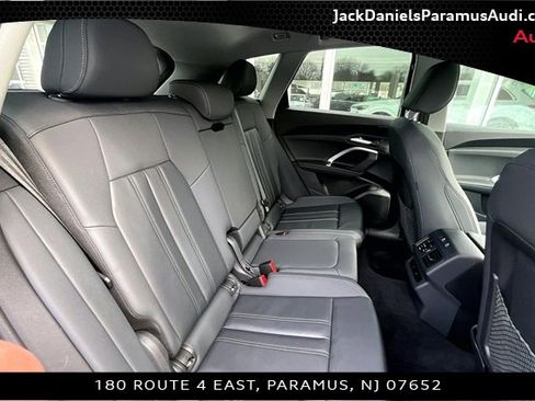 Used 2025 Audi Q5 Premium w/ Convenience Package image 25