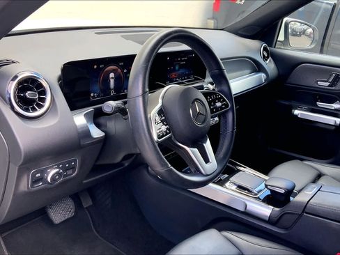 Used 2020 Mercedes-Benz GLB 250 image 2