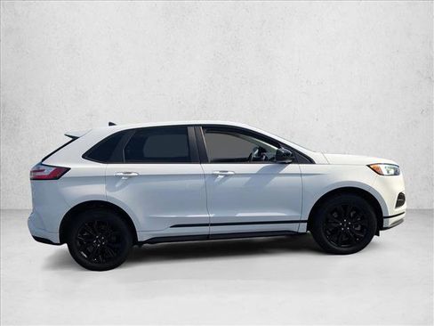 Used 2022 Ford Edge SE w/ Black Appearance Package image 5