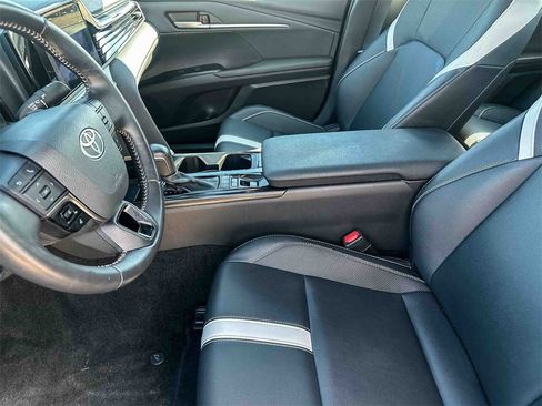 Used 2025 Toyota Camry SE image 13
