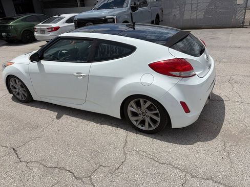 Used 2012 Hyundai Veloster w/ Style Pkg FWD image 4