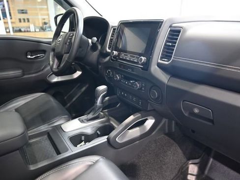 Used 2023 Nissan Frontier SV w/ SV Premium Package image 14