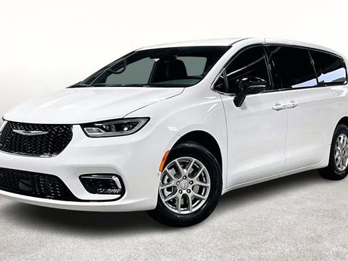 New 2026 Chrysler Pacifica Select image 2