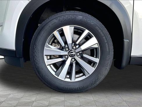 Used 2023 Nissan Pathfinder SL w/ Black Appearance Package AWD/4WD image 25