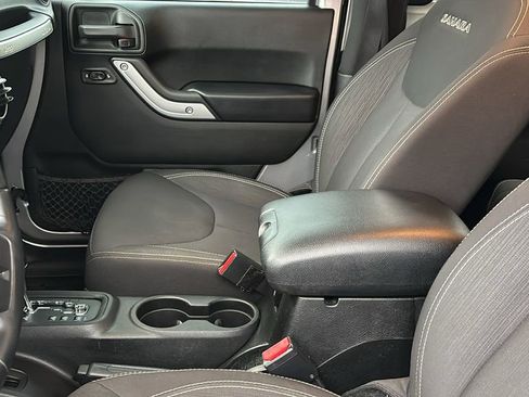 Used 2017 Jeep Wrangler Sahara image 13