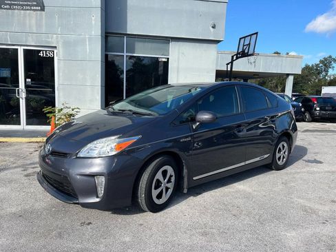 Used 2014 Toyota Prius Five image 2