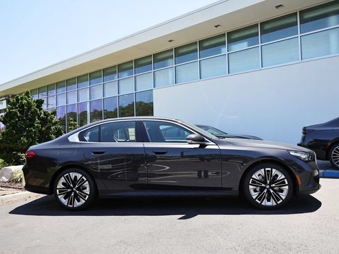 New 2027 BMW 530i w/ Premium Package RWD image 4