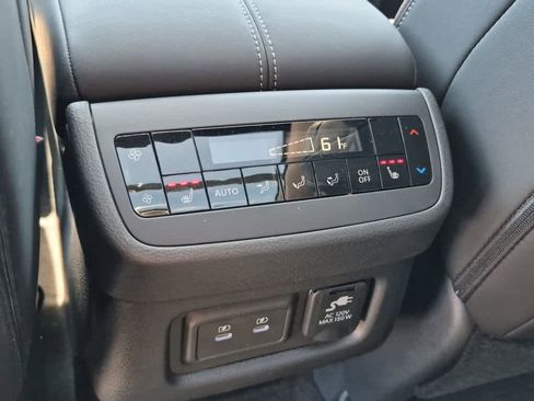 New 2026 Nissan Pathfinder Platinum AWD/4WD image 9
