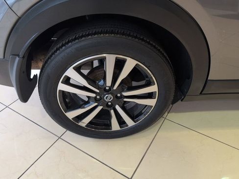 Used 2020 Nissan Kicks SR w/ SR Premium Package image 41