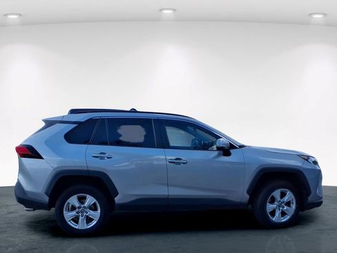Used 2019 Toyota RAV4 XLE AWD/4WD image 7