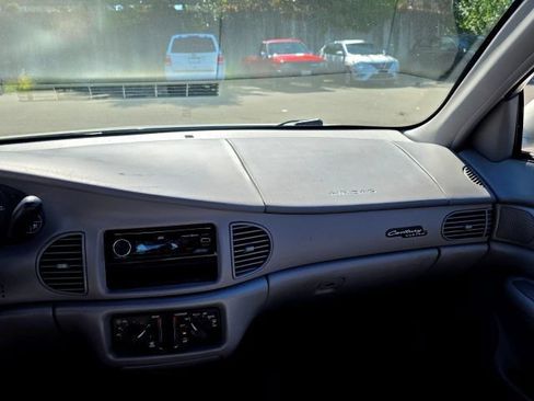 Used 2001 Buick Century Custom w/ Premium Pkg FWD image 32