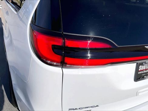 New 2026 Chrysler Pacifica Select image 14