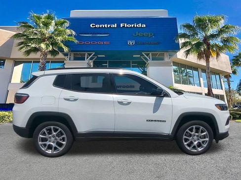 Used 2023 Jeep Compass Latitude AWD/4WD image 4