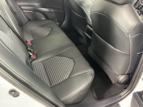 Used 2020 Toyota Camry SE FWD image 12
