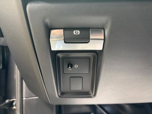 Used 2024 Land Rover Defender 110 V8 image 21