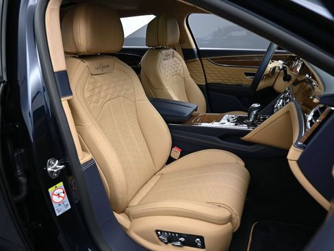 Used 2025 Bentley Flying Spur Plug-In Hybrid AWD/4WD image 36