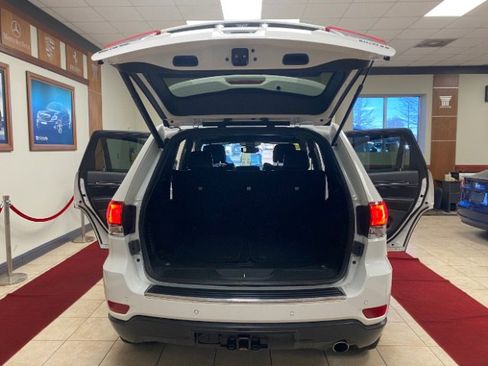 Used 2020 Jeep Grand Cherokee Limited AWD/4WD image 17