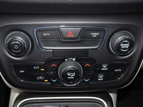 Used 2021 Jeep Compass Latitude w/ Convenience Group FWD image 25